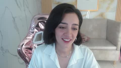 Snapshot of sara_lopez_s chatting on 10.10.25 Sara  online show from 10.10.25