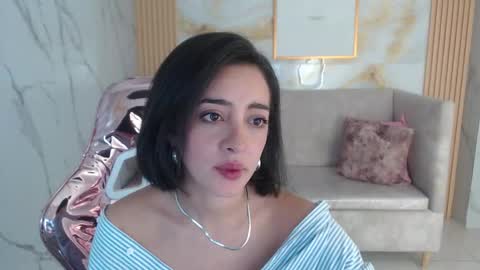 Snapshot of sara_lopez_s chatting on 10.17.25 Sara  online show from 10.17.25