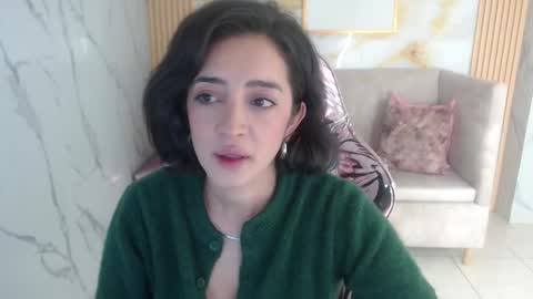 Snapshot of sara_lopez_s chatting on 10.18.25 Sara  online show from 10.18.25