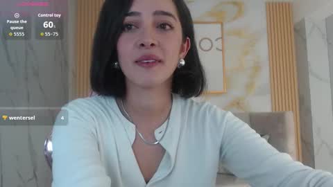 Snapshot of sara_lopez_s chatting on 10.22.25 Sara  online show from 10.22.25