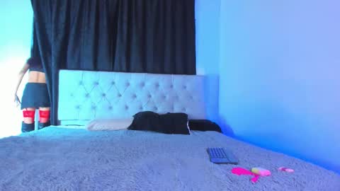 Sara  Neith online show from 12.23.25