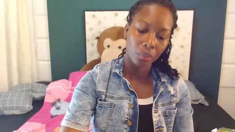 Snapshot of sara_marks chatting on 10.11.25 S A R A online show from 10.11.25
