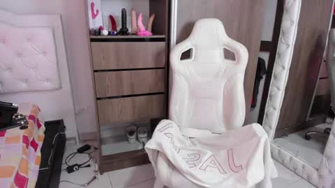 Snapshot of sara_martin_ chatting on 01.13.25 sara online show from 01.13.25