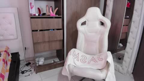 Snapshot of sara_martin_ chatting on 01.16.25 sara online show from 01.16.25