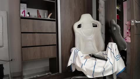 Snapshot of sara_martin_ chatting on 02.22.25 sara online show from 02.22.25