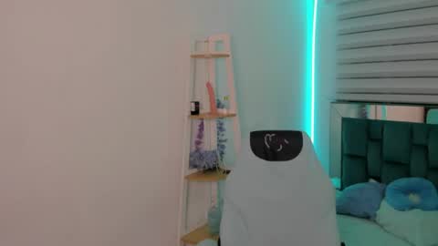 Snapshot of sara_red_x chatting on 05.22.26 sara_red_x online show from 05.22.26