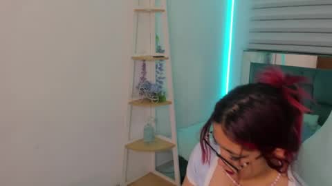 Snapshot of sara_red_x chatting on 05.27.26 sara_red_x online show from 05.27.26