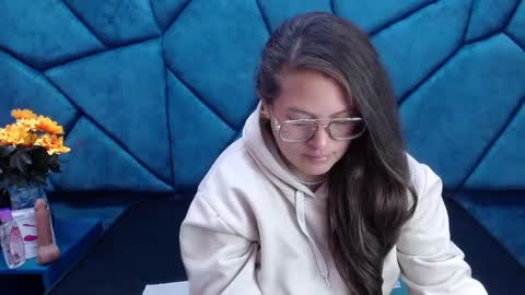 sara_thonson_ online show from 01.25.25