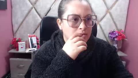 sara_thonson_ online show from 02.17.26