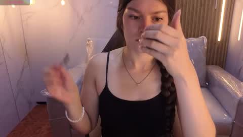 sara_valderrama_ online show from 12.16.25