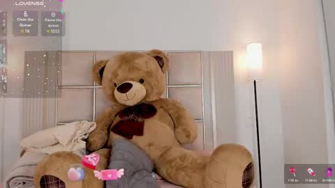 Sara Miller  online show from 02.12.25