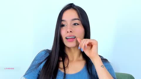 Snapshot of saraarchbould chatting on 02.05.25 Sara online show from 02.05.25