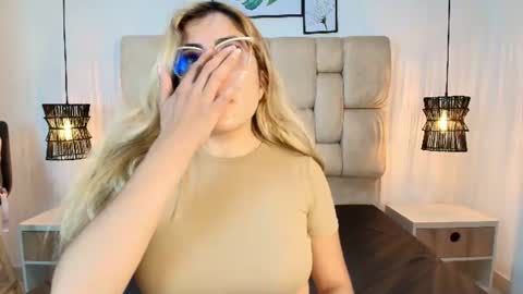 Snapshot of sarablonde_t chatting on 06.19.26 sarablonde_t online show from 06.19.26
