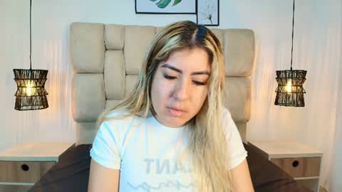 Snapshot of sarablonde_t chatting on 06.29.26 sarablonde_t online show from 06.29.26