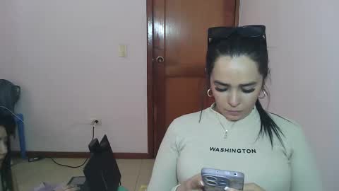 Snapshot of saraconnorxx chatting on 11.27.25 Sara online show from 11.27.25