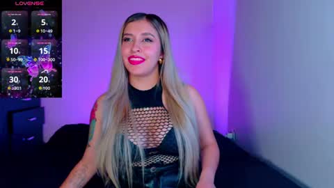 Snapshot of saradiazxxx chatting on 06.19.26 saradiazxxx online show from 06.19.26