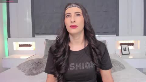  Sara Gomez  online show from 02.17.25