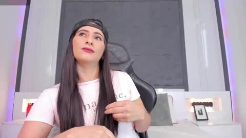  Sara Gomez  online show from 02.19.25