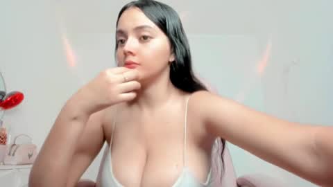 Snapshot of sarah_angelll chatting on 05.19.26 sarah online show from 05.19.26