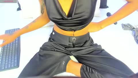 sarah_ashbourne online show from 10.29.25