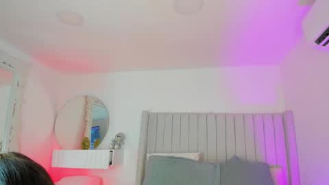 Sarah Bonneth online show from 01.12.26