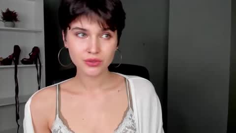 Snapshot of sarah_desire01 chatting on 04.16.26 Sarah online show from 04.16.26