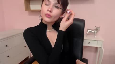 Snapshot of sarah_desire01 chatting on 04.23.26 Sarah online show from 04.23.26