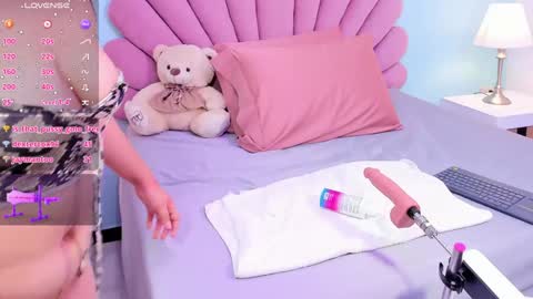 Snapshot of sarah_gold_1 chatting on 12.22.24 Sarah online show from 12.22.24