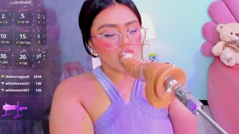 Snapshot of sarah_gold_1 chatting on 12.28.24 Sarah online show from 12.28.24