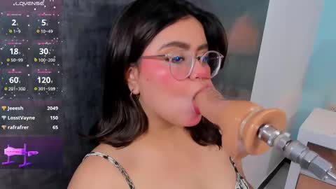 Snapshot of sarah_gold_1 chatting on 02.28.25 Sarah online show from 02.28.25