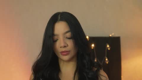 Snapshot of sarah_hiill chatting on 05.01.26 online show from 05.01.26