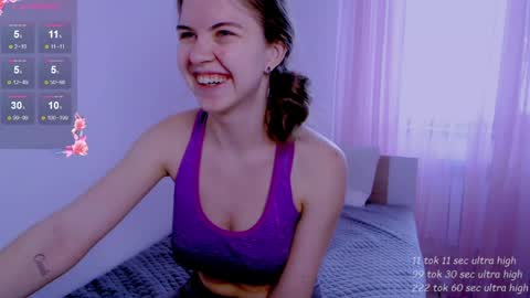 Snapshot of sarah_hs chatting on 05.12.26 Sarah online show from 05.12.26