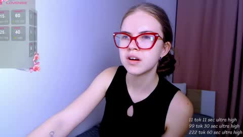 Snapshot of sarah_hs chatting on 05.30.26 Sarah online show from 05.30.26