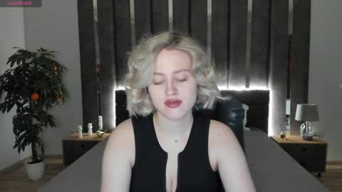 Snapshot of sarah_soul chatting on 12.16.24 Sarah online show from 12.16.24