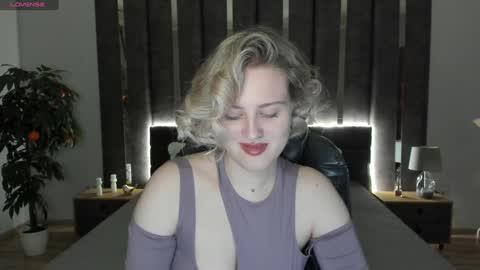 Snapshot of sarah_soul chatting on 12.17.24 Sarah online show from 12.17.24