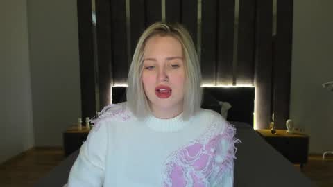 Snapshot of sarah_soul chatting on 12.31.24 Sarah online show from 12.31.24