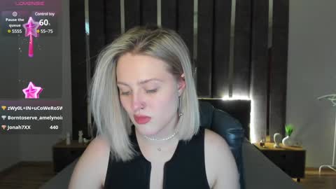 Snapshot of sarah_soul chatting on 01.11.25 Sarah online show from 01.11.25