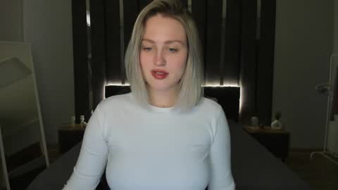 Snapshot of sarah_soul chatting on 02.04.25 Sarah online show from 02.04.25