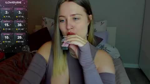 Snapshot of sarah_soul chatting on 10.13.25 Sarah online show from 10.13.25