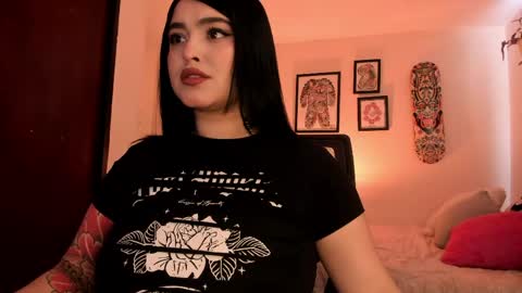 Snapshot of sarah_volkov chatting on 05.01.26 online show from 05.01.26