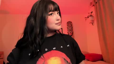Snapshot of sarah_volkov chatting on 05.28.26 online show from 05.28.26