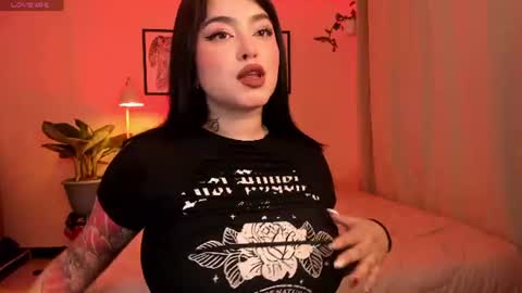 Snapshot of sarah_volkov chatting on 06.22.26 online show from 06.22.26