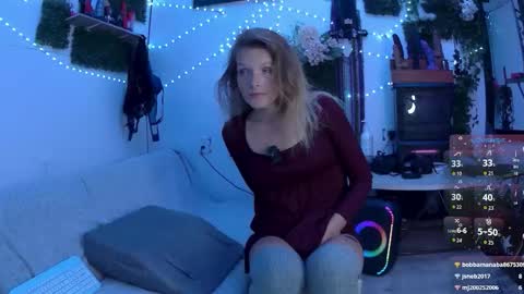 sarahdellisonn online show from 11.27.25