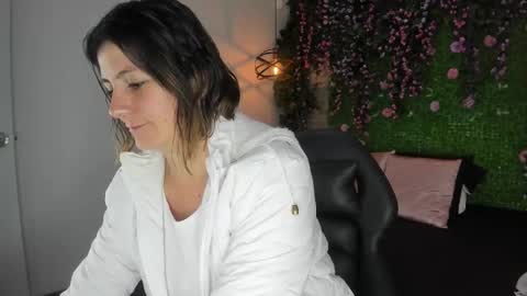 Snapshot of sarahdeyvis chatting on 02.16.26 Sarah Deyvis online show from 02.16.26