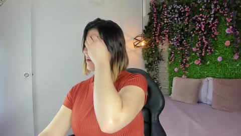 Snapshot of sarahdeyvis chatting on 02.17.26 Sarah Deyvis online show from 02.17.26