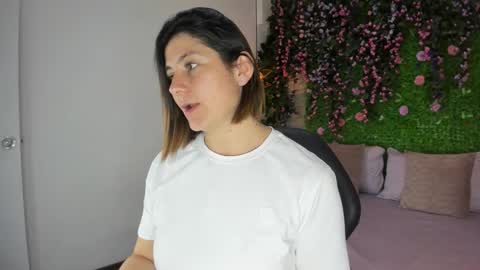 Snapshot of sarahdeyvis chatting on 02.18.26 Sarah Deyvis online show from 02.18.26