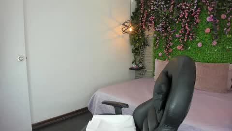 Snapshot of sarahdeyvis chatting on 02.20.26 Sarah Deyvis online show from 02.20.26