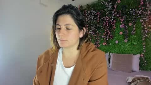 Snapshot of sarahdeyvis chatting on 02.23.26 Sarah Deyvis online show from 02.23.26