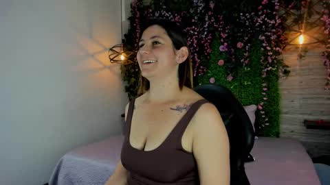 Snapshot of sarahdeyvis chatting on 02.24.26 Sarah Deyvis online show from 02.24.26