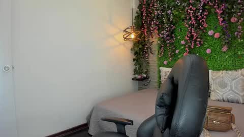 Snapshot of sarahdeyvis chatting on 02.27.26 Sarah Deyvis online show from 02.27.26